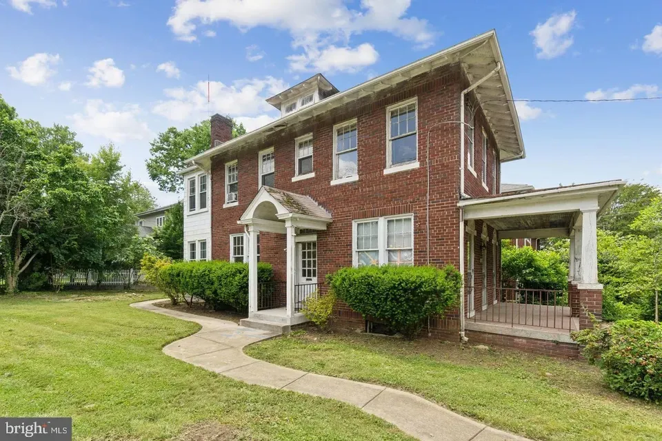 3 Bed 1 Bath Classic Historic Era Home in Washington, DC - 4