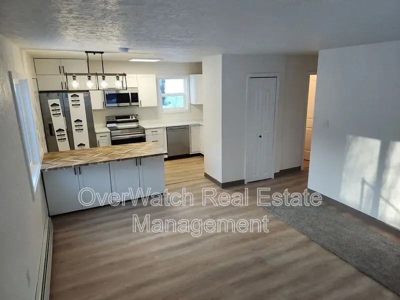 3 Bed 1 Bath Contemporary High-Rise Condo in Anchorage, AK
