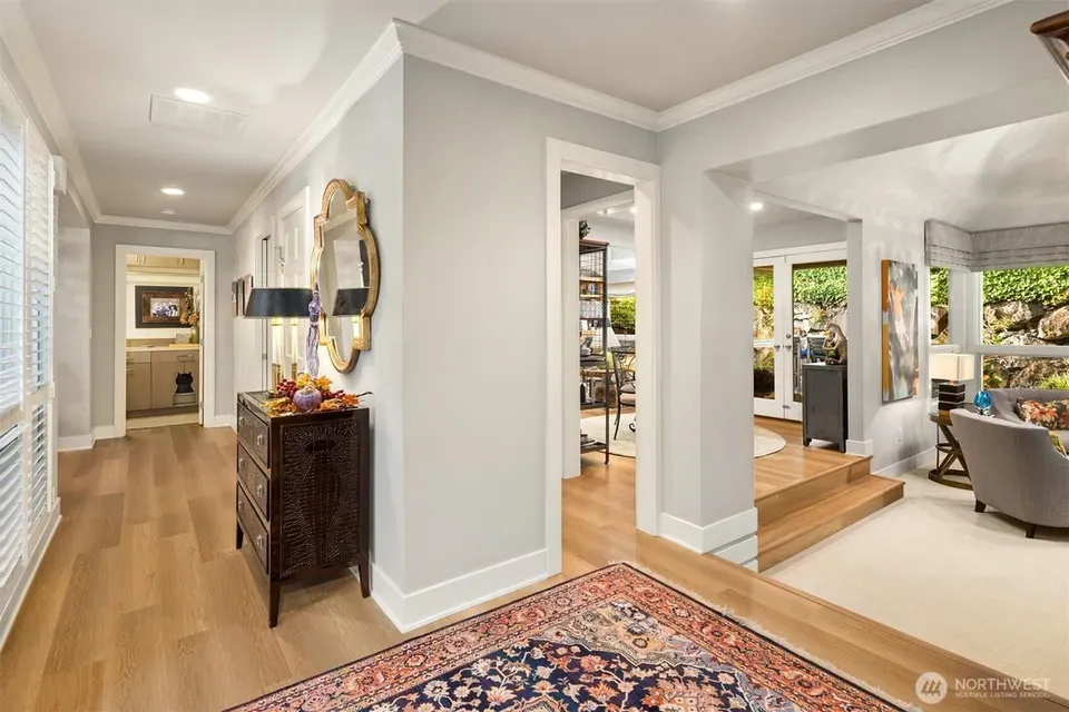 3 Bed 1 Bath Contemporary High-Rise Condo in Bellevue, WA - 4