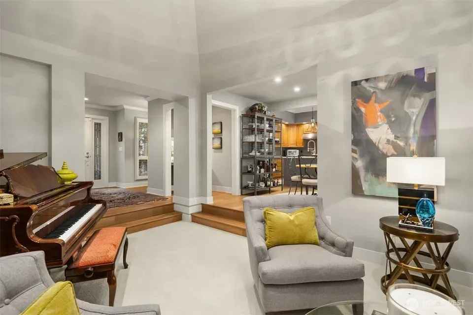 3 Bed 1 Bath Contemporary High-Rise Condo in Bellevue, WA - 5