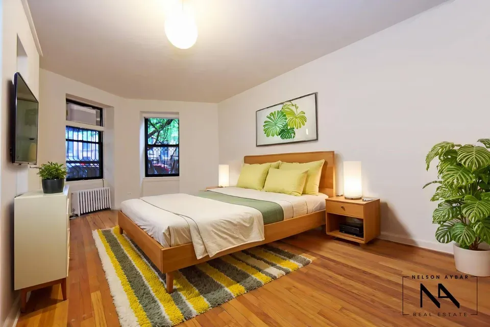 3 Bed 1 Bath Contemporary High-Rise Condo in Brooklyn, NY - 2