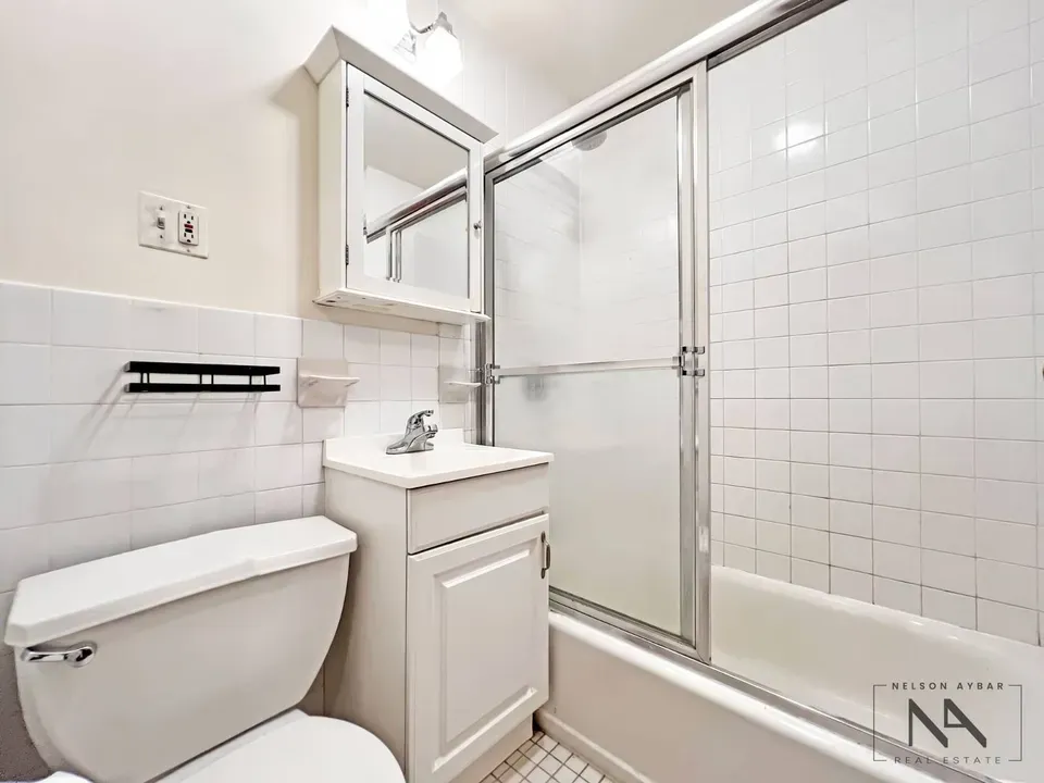 3 Bed 1 Bath Contemporary High-Rise Condo in Brooklyn, NY - 4