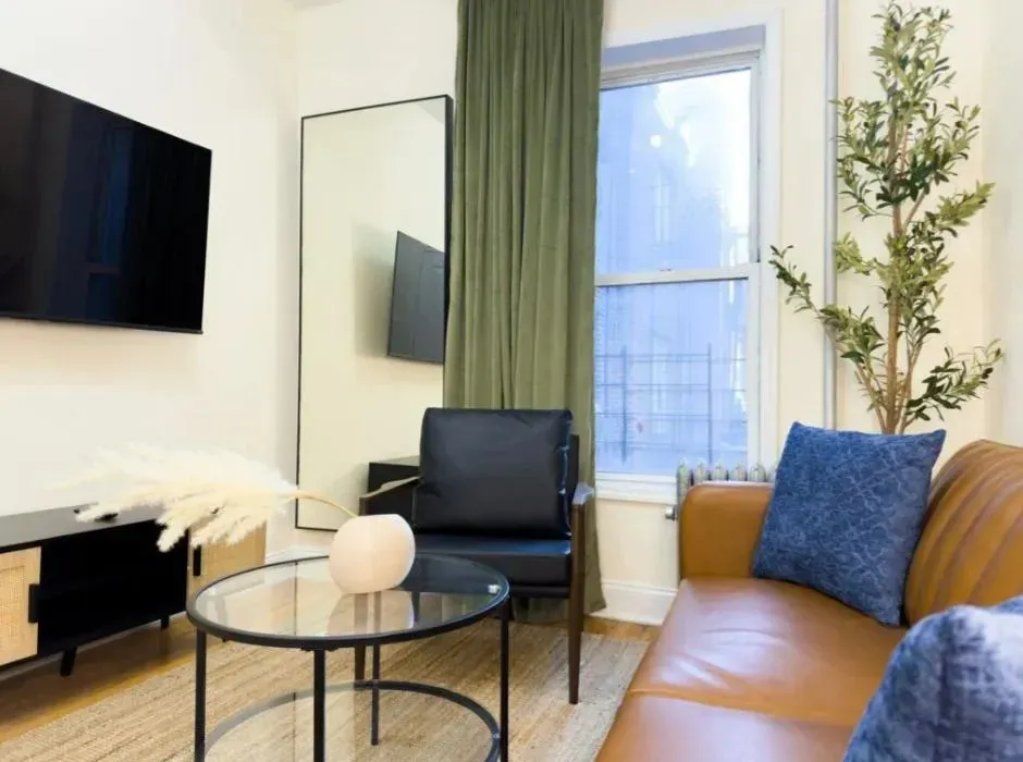 3 Bed 1 Bath Contemporary High-Rise Condo in Brooklyn, NY - 2