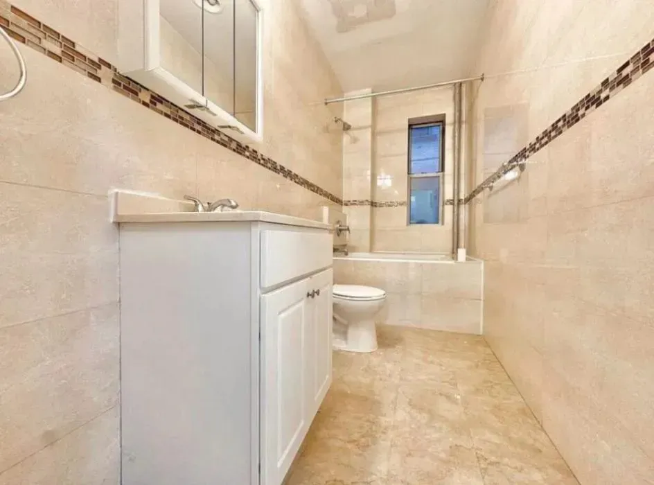 3 Bed 1 Bath Contemporary High-Rise Condo in Brooklyn, NY - 4