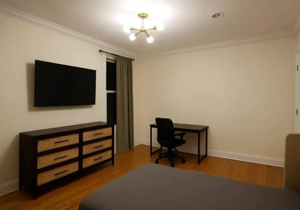 3 Bed 1 Bath Contemporary High-Rise Condo in Brooklyn, NY - 5