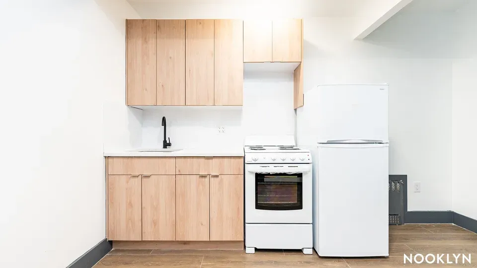 3 Bed 1 Bath Contemporary High-Rise Condo in Brooklyn, NY - 4