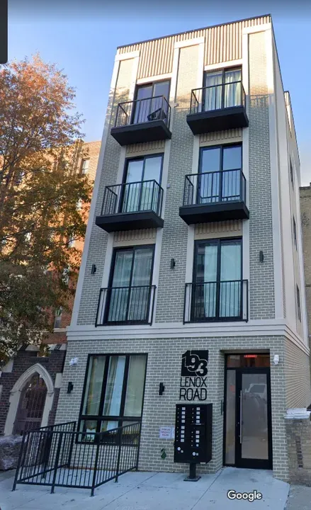 3 Bed 1 Bath Contemporary High-Rise Condo in Brooklyn, NY