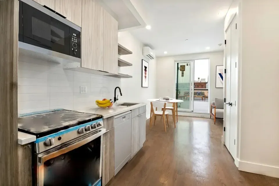 3 Bed 1 Bath Contemporary High-Rise Condo in Brooklyn, NY - 3
