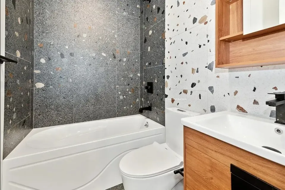 3 Bed 1 Bath Contemporary High-Rise Condo in Brooklyn, NY - 4