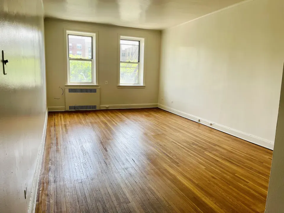 3 Bed 1 Bath Contemporary High-Rise Condo in Brooklyn, NY