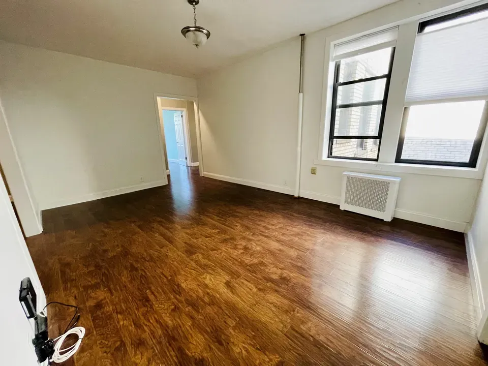 3 Bed 1 Bath Contemporary High-Rise Condo in Brooklyn, NY - 1