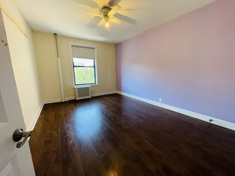 3 Bed 1 Bath Contemporary High-Rise Condo in Brooklyn, NY - 3