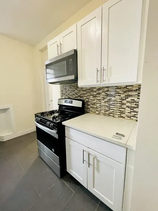 3 Bed 1 Bath Contemporary High-Rise Condo in Brooklyn, NY - 5