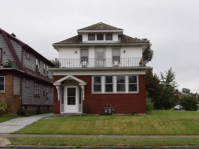 3 Bed 1 Bath Contemporary High-Rise Condo in Buffalo, NY