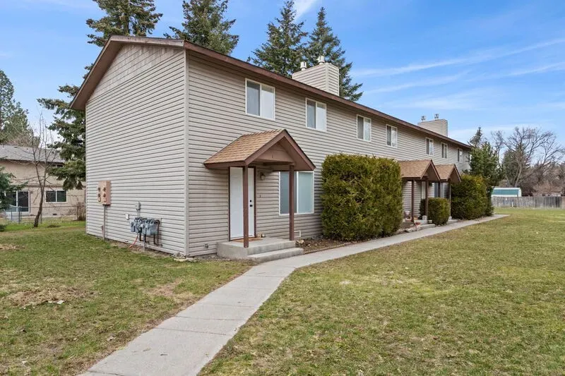 3 Bed 1 Bath Contemporary High-Rise Condo in Coeur d Alene, ID - 1
