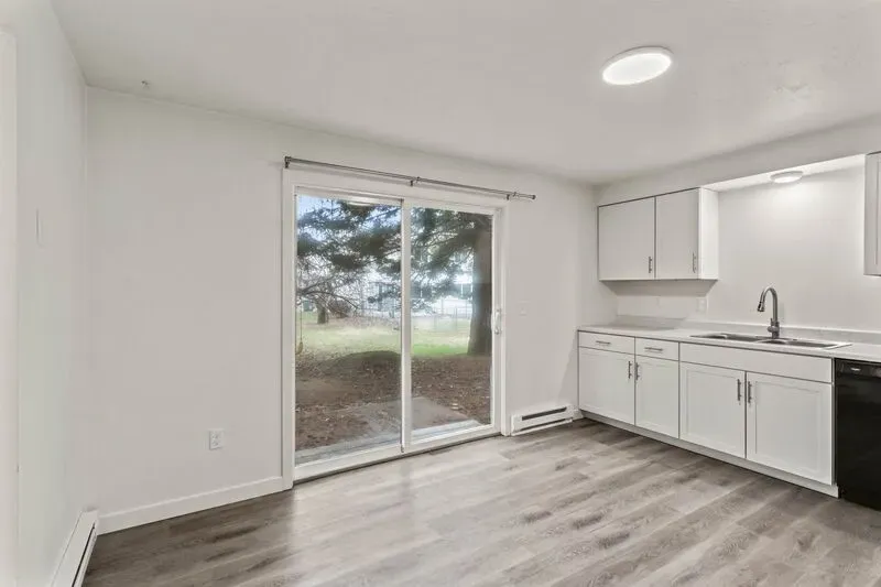 3 Bed 1 Bath Contemporary High-Rise Condo in Coeur d Alene, ID - 3