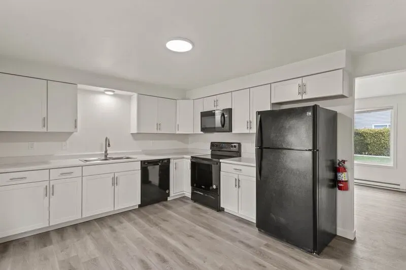 3 Bed 1 Bath Contemporary High-Rise Condo in Coeur d Alene, ID - 4