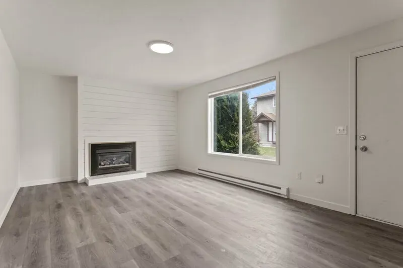 3 Bed 1 Bath Contemporary High-Rise Condo in Coeur d Alene, ID - 5