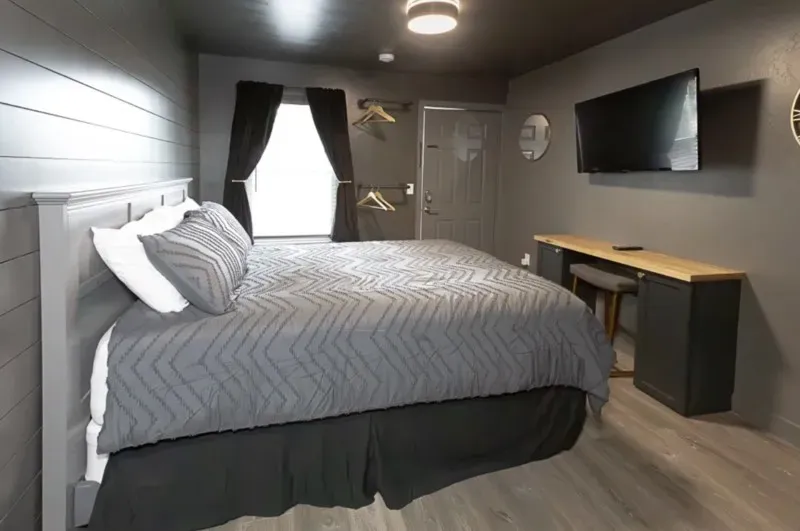 3 Bed 1 Bath Contemporary High-Rise Condo in Coeur d Alene, ID - 1