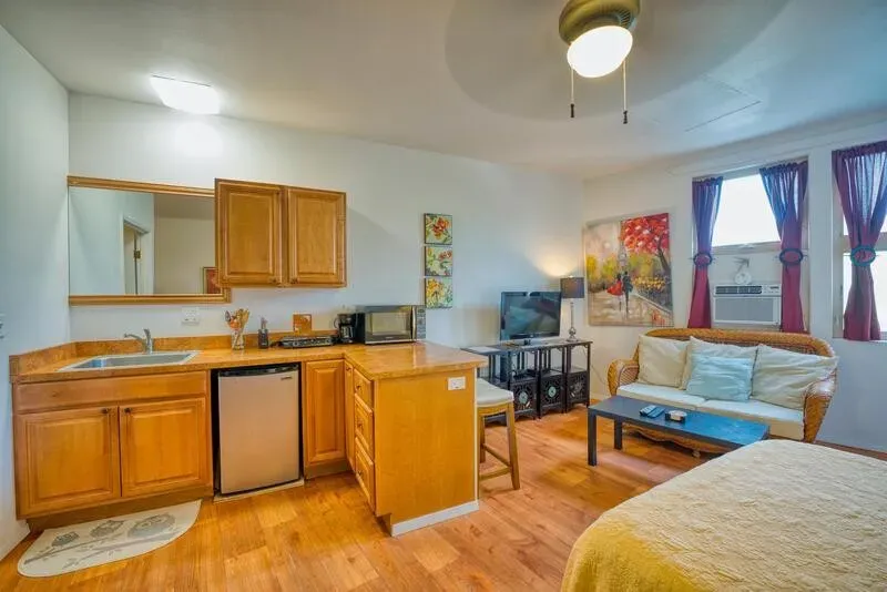 3 Bed 1 Bath Contemporary High-Rise Condo in Hilo, HI