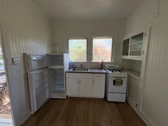 3 Bed 1 Bath Contemporary High-Rise Condo in Honolulu, HI - 4