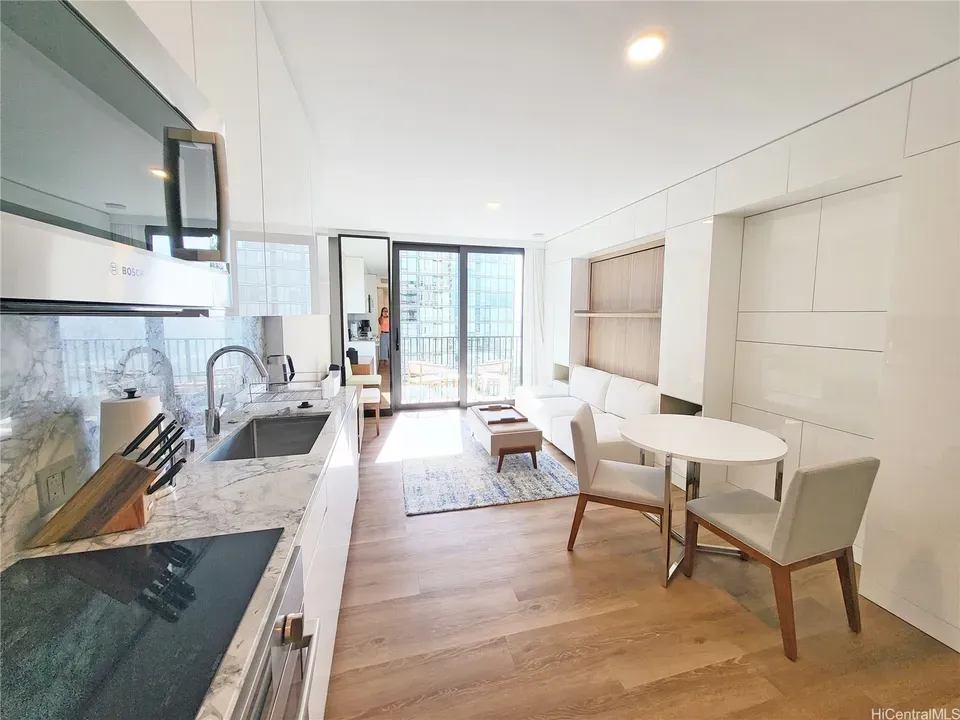 3 Bed 1 Bath Contemporary High-Rise Condo in Honolulu, HI - 2