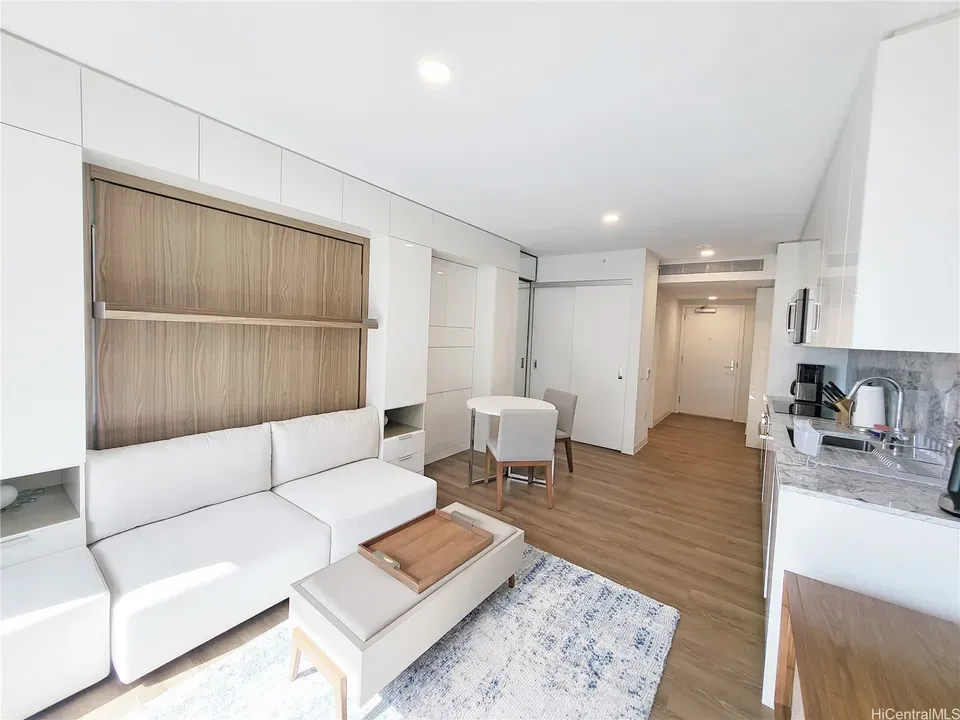 3 Bed 1 Bath Contemporary High-Rise Condo in Honolulu, HI - 4