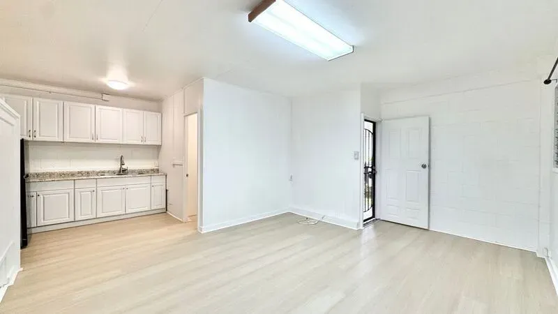 3 Bed 1 Bath Contemporary High-Rise Condo in Honolulu, HI - 1