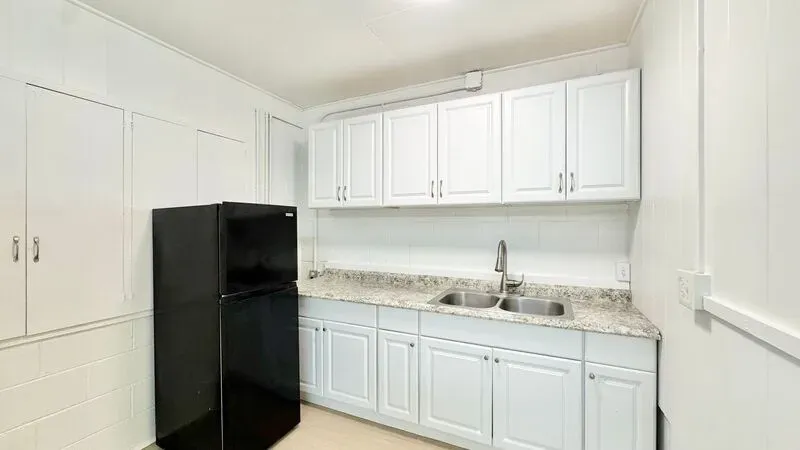 3 Bed 1 Bath Contemporary High-Rise Condo in Honolulu, HI - 5