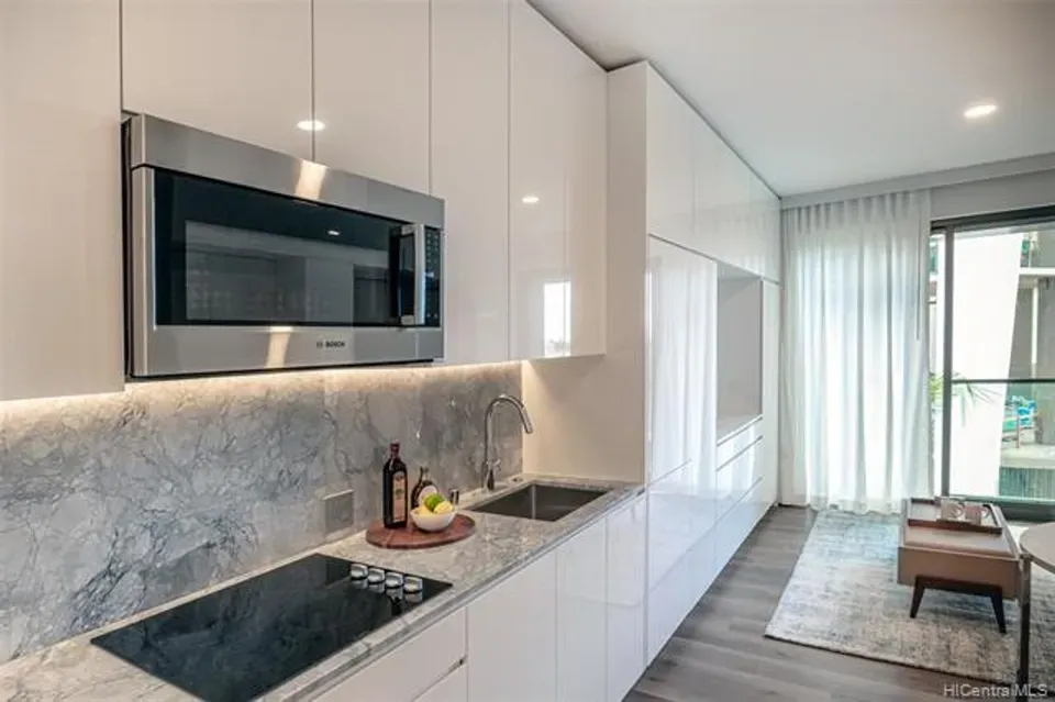 3 Bed 1 Bath Contemporary High-Rise Condo in Honolulu, HI - 1