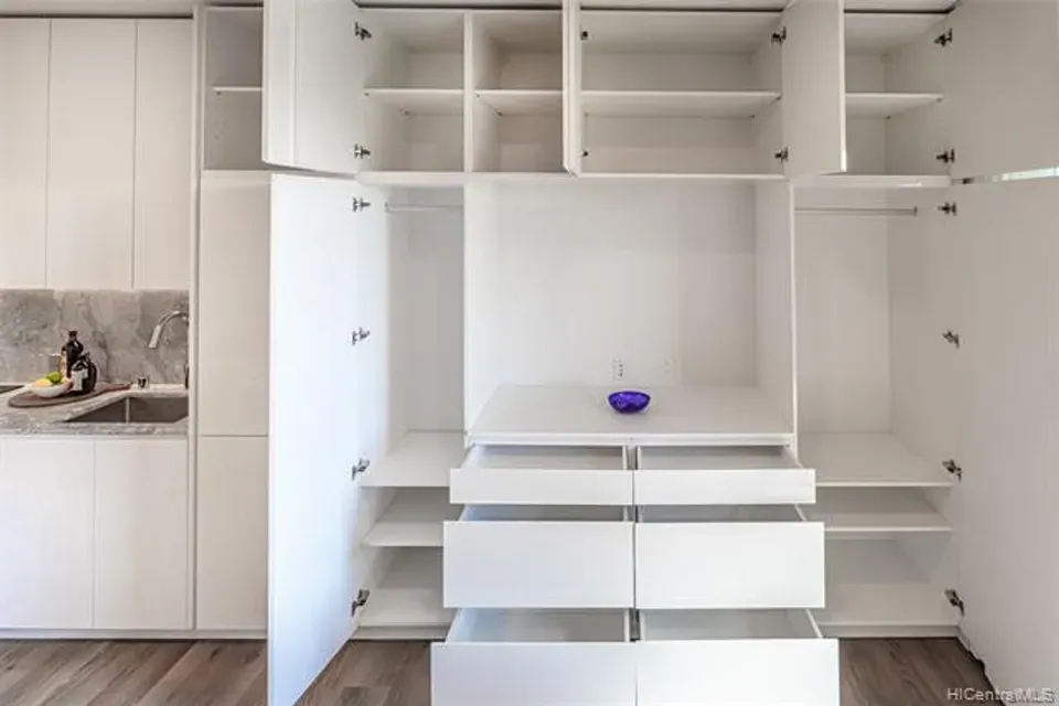 3 Bed 1 Bath Contemporary High-Rise Condo in Honolulu, HI - 3