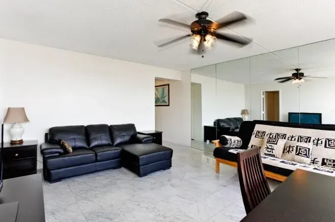 3 Bed 1 Bath Contemporary High-Rise Condo in Honolulu, HI - 1