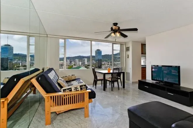 3 Bed 1 Bath Contemporary High-Rise Condo in Honolulu, HI - 2