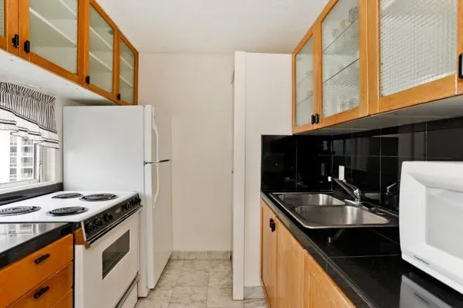 3 Bed 1 Bath Contemporary High-Rise Condo in Honolulu, HI - 4