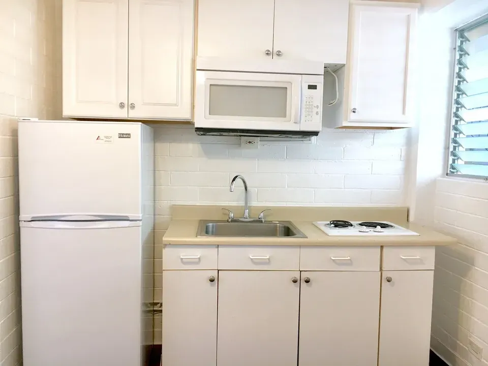 3 Bed 1 Bath Contemporary High-Rise Condo in Honolulu, HI - 4