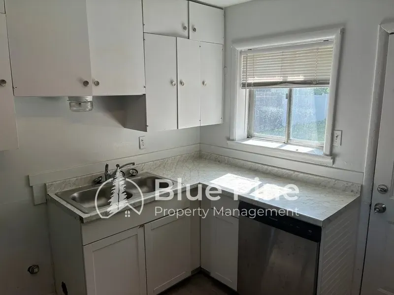 3 Bed 1 Bath Contemporary High-Rise Condo in Idaho Falls, ID - 4