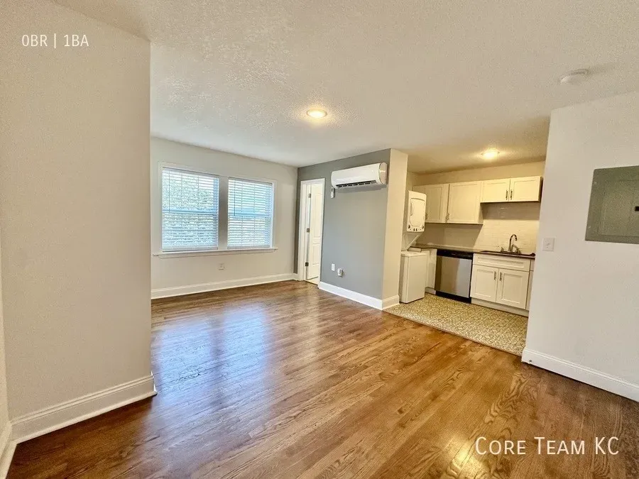 3 Bed 1 Bath Contemporary High-Rise Condo in Kansas City, KS - 1