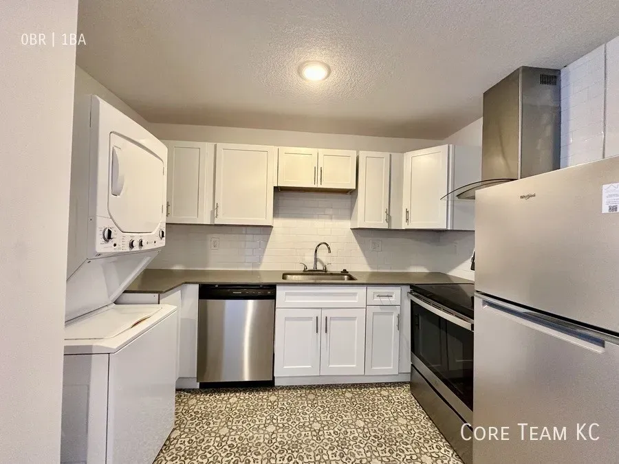 3 Bed 1 Bath Contemporary High-Rise Condo in Kansas City, KS - 2
