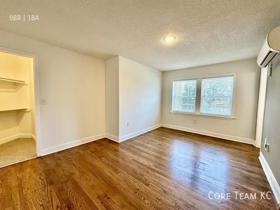 3 Bed 1 Bath Contemporary High-Rise Condo in Kansas City, KS - 3