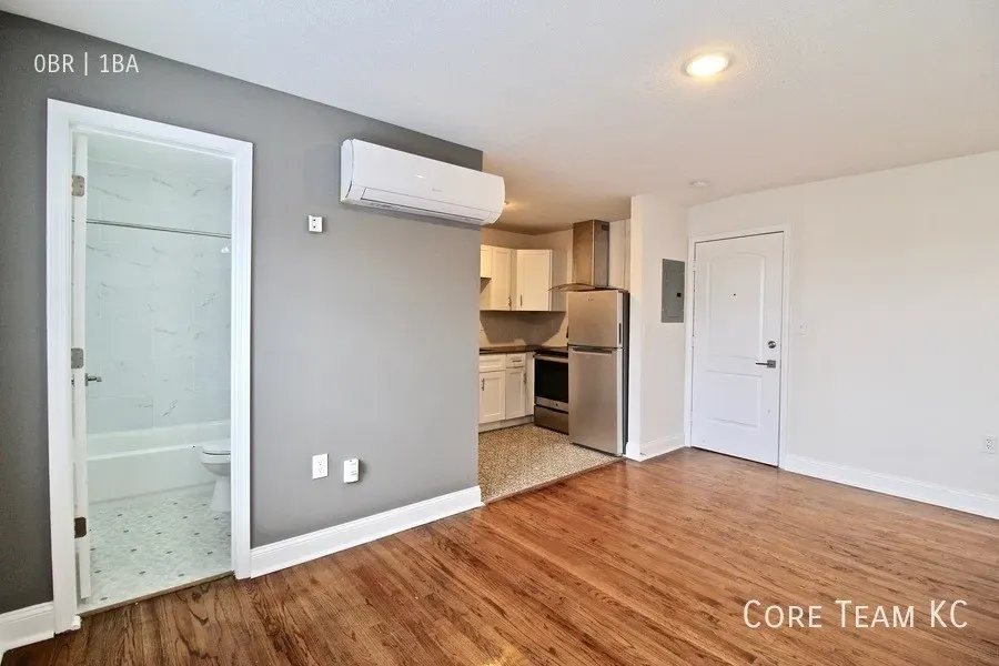 3 Bed 1 Bath Contemporary High-Rise Condo in Kansas City, KS - 4