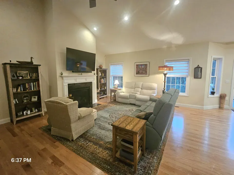 3 Bed 1 Bath Contemporary High-Rise Condo in Manchester, NH - 2