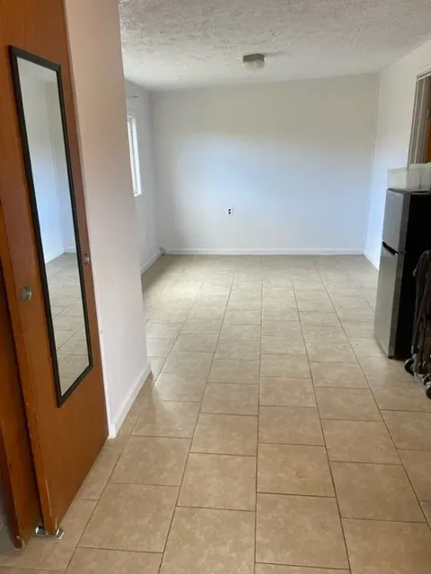 3 Bed 1 Bath Contemporary High-Rise Condo in Maui, HI - 1