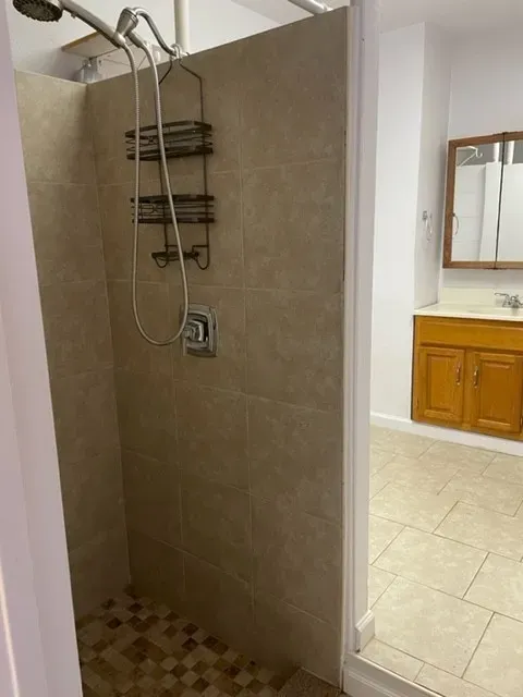 3 Bed 1 Bath Contemporary High-Rise Condo in Maui, HI - 3