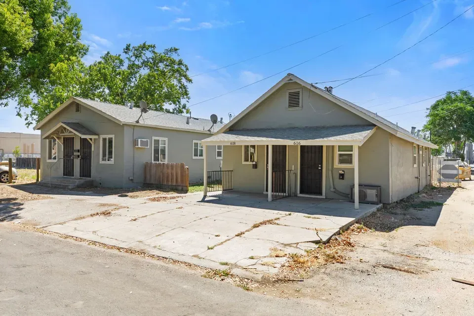 3 Bed 1 Bath Contemporary High-Rise Condo in Modesto, CA
