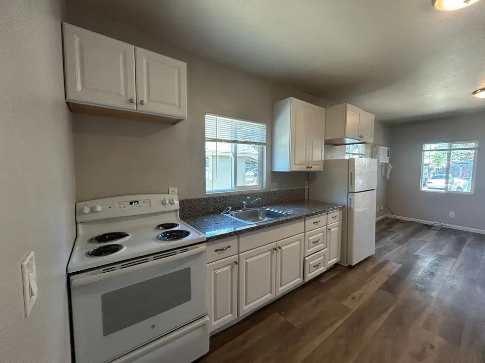 3 Bed 1 Bath Contemporary High-Rise Condo in Modesto, CA - 5