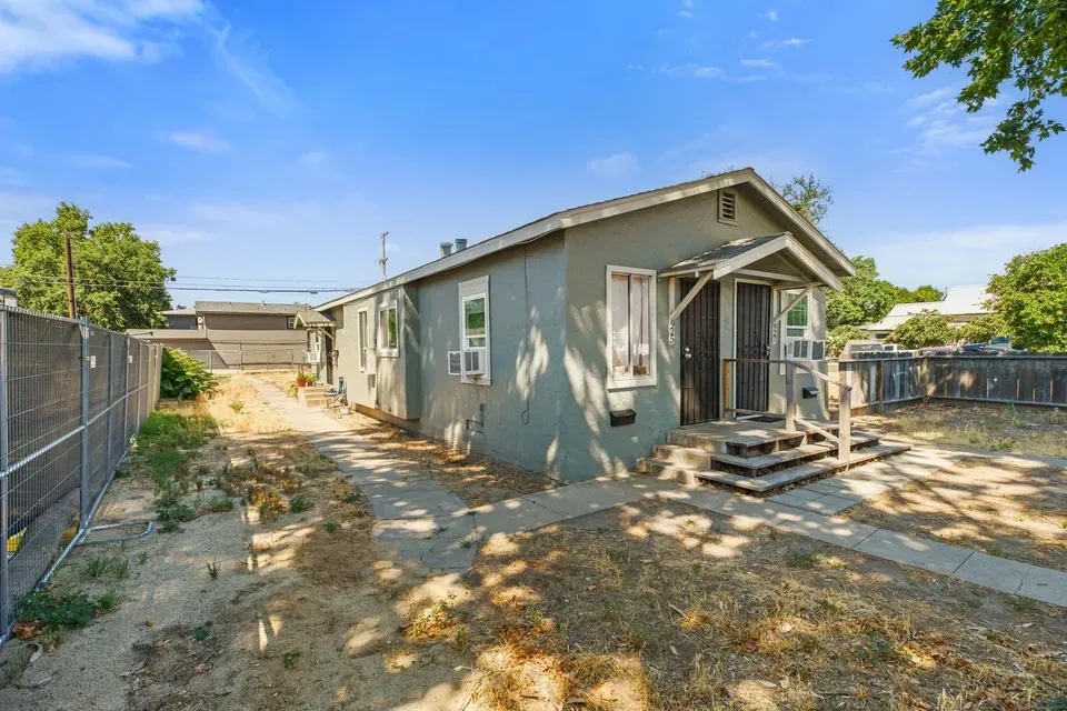 3 Bed 1 Bath Contemporary High-Rise Condo in Modesto, CA