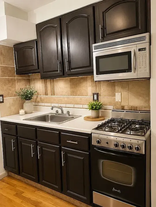 3 Bed 1 Bath Contemporary High-Rise Condo in New York, NY - 2