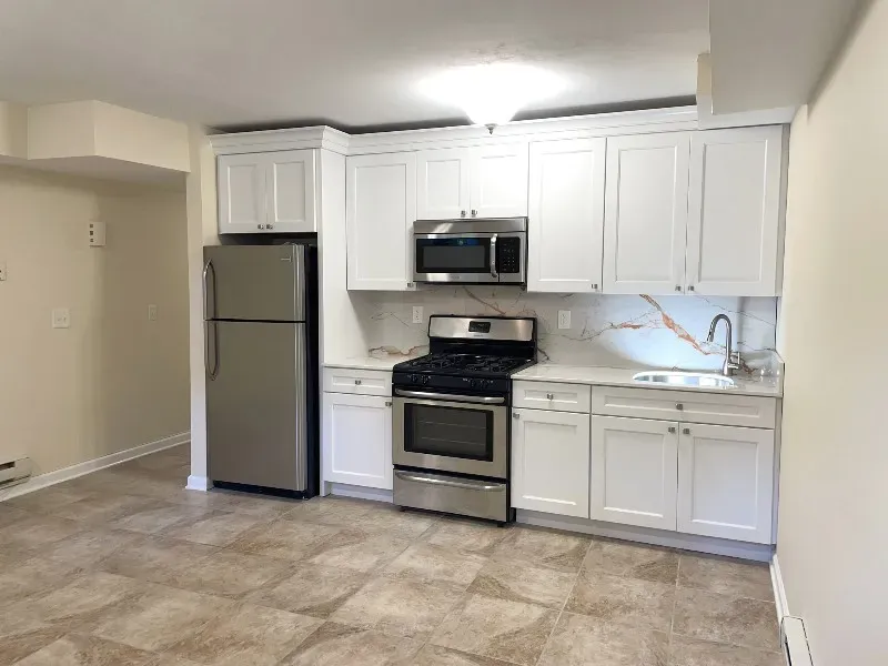 3 Bed 1 Bath Contemporary High-Rise Condo in New York, NY - 2