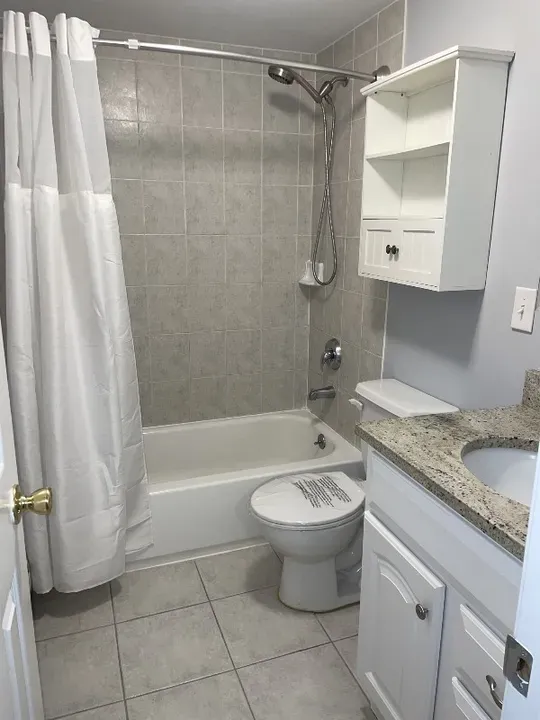 3 Bed 1 Bath Contemporary High-Rise Condo in New York, NY - 3