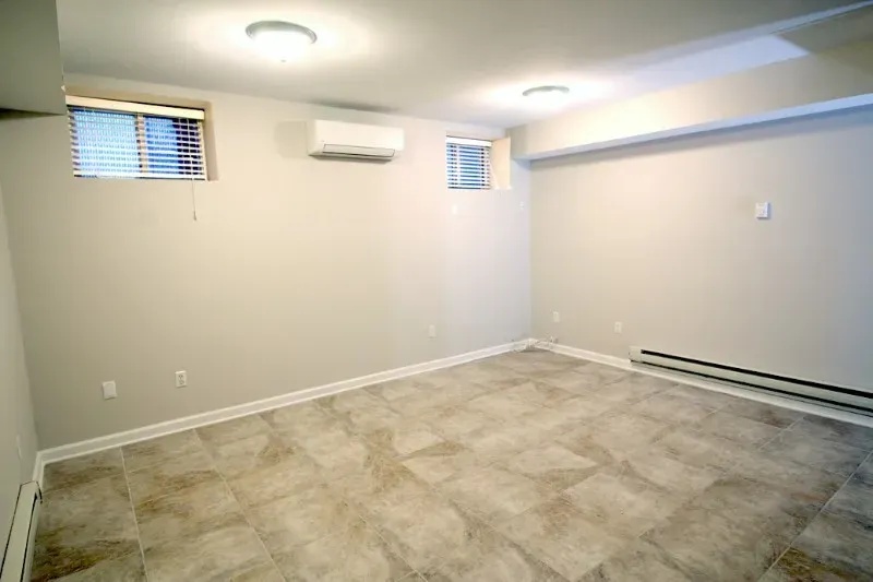 3 Bed 1 Bath Contemporary High-Rise Condo in New York, NY - 5